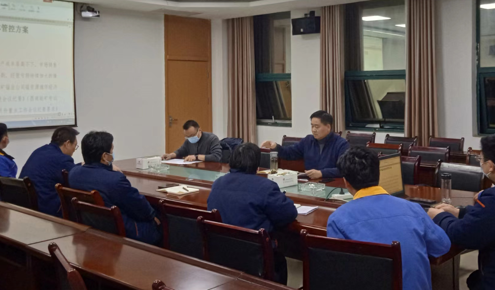 能礦錳業(yè)召開黨建工作、意識(shí)形態(tài)工作專題會(huì)議