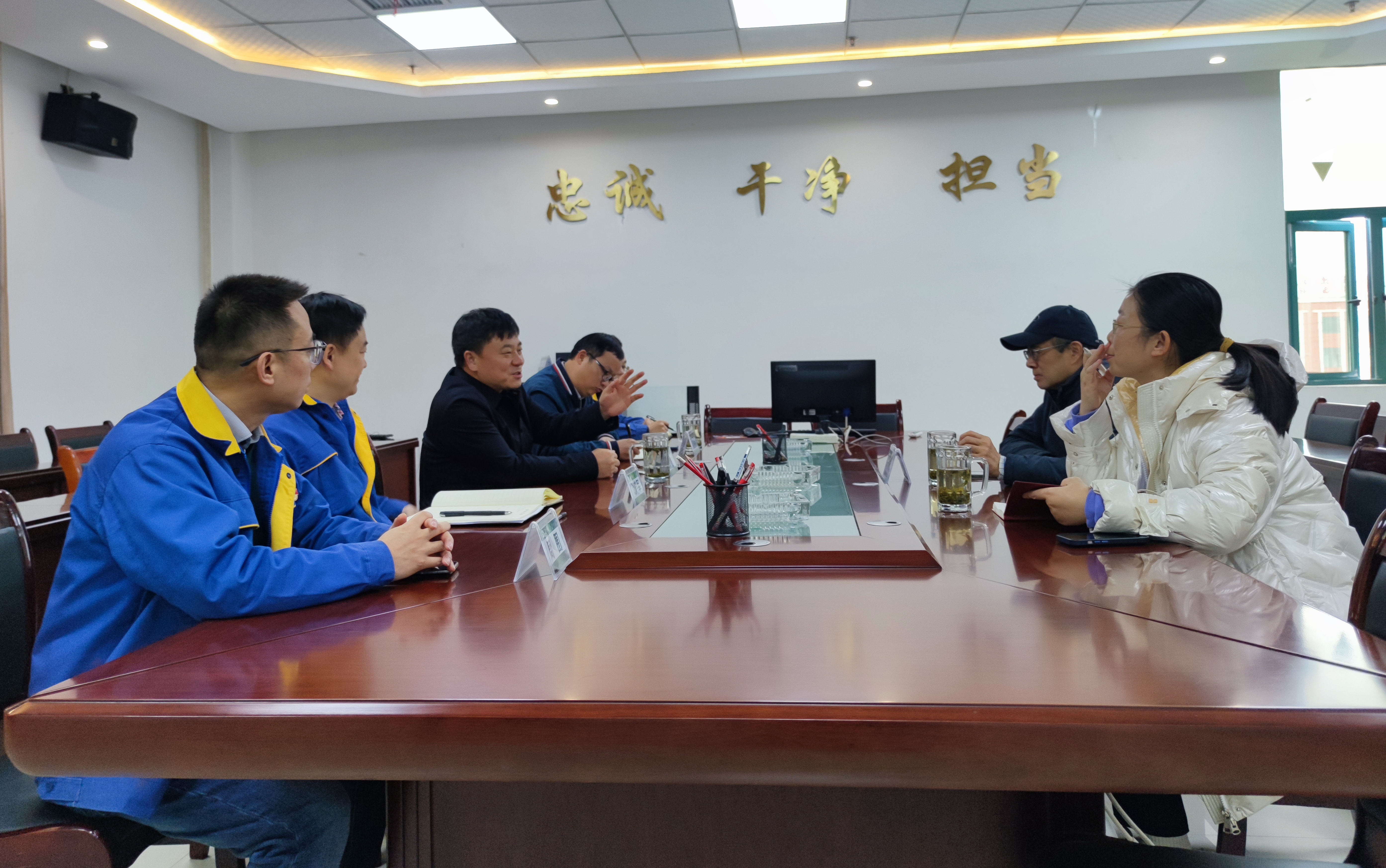 中南大學副校長李夕兵一行到能礦錳業調研“錳冶金渣無害化、資源化綜合利用”項目進展情況