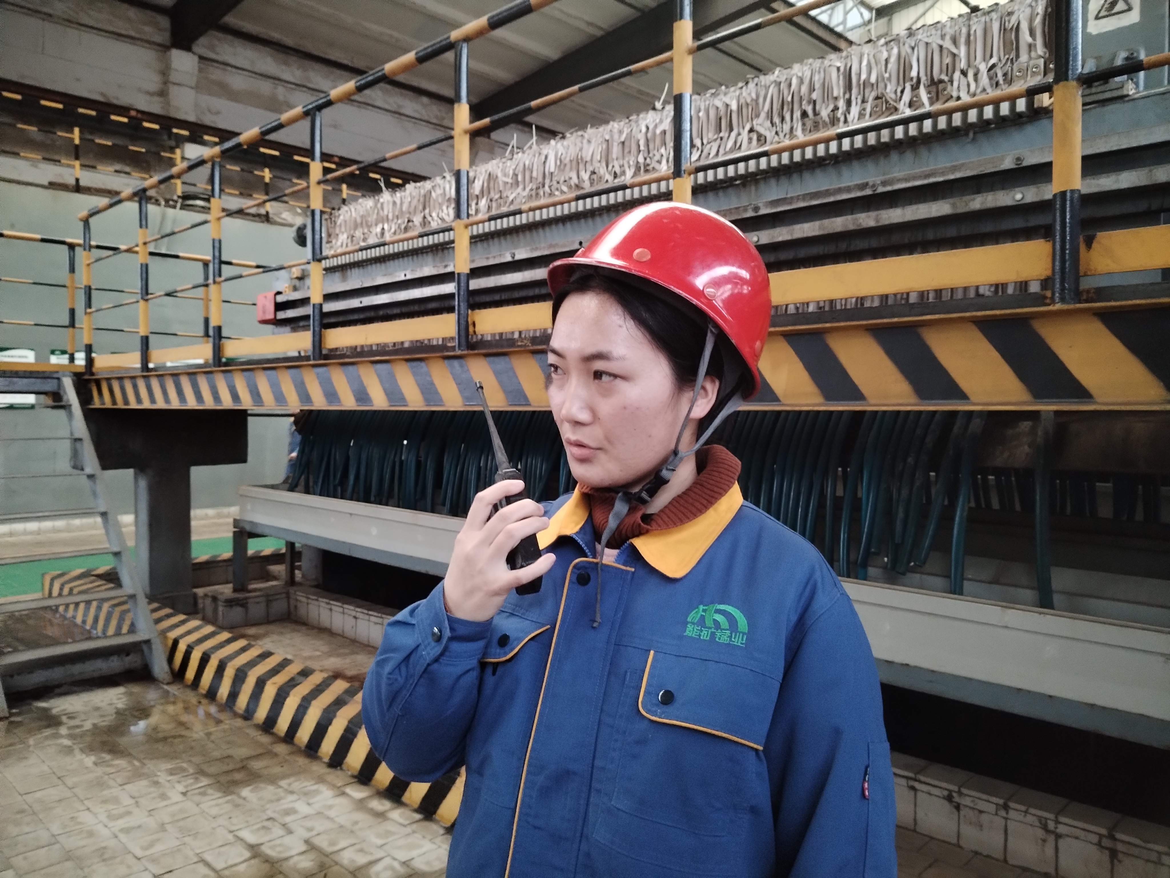 女人能頂半邊天  平凡崗位創佳績——記省工會第十五大代表能礦錳業凈化車間副主任張敏同志