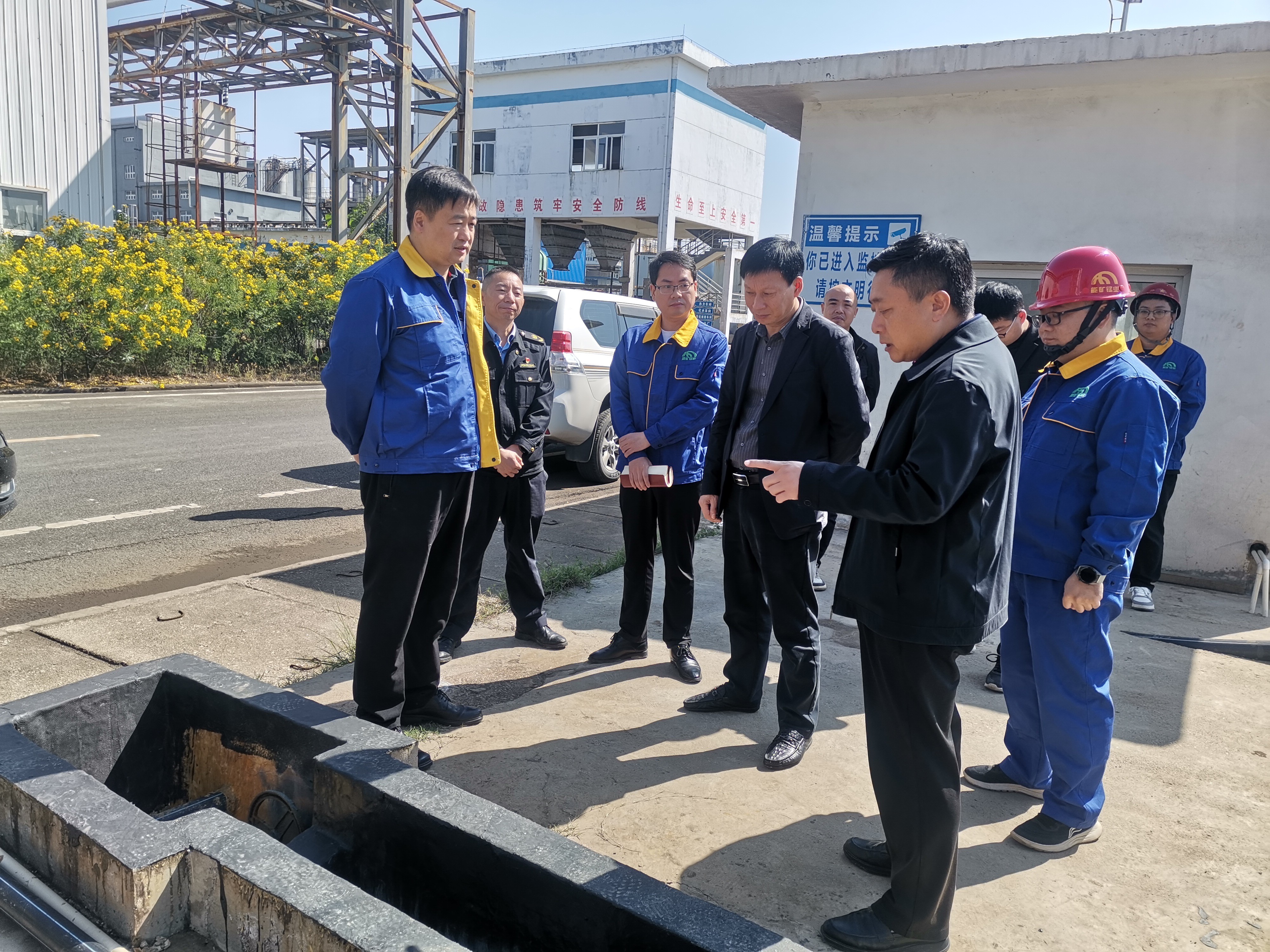 高度重視  高效整治——大龍經(jīng)開(kāi)區(qū)黨工委書(shū)記陳代才到能礦錳業(yè)指導(dǎo)中央環(huán)保督察迎檢工作