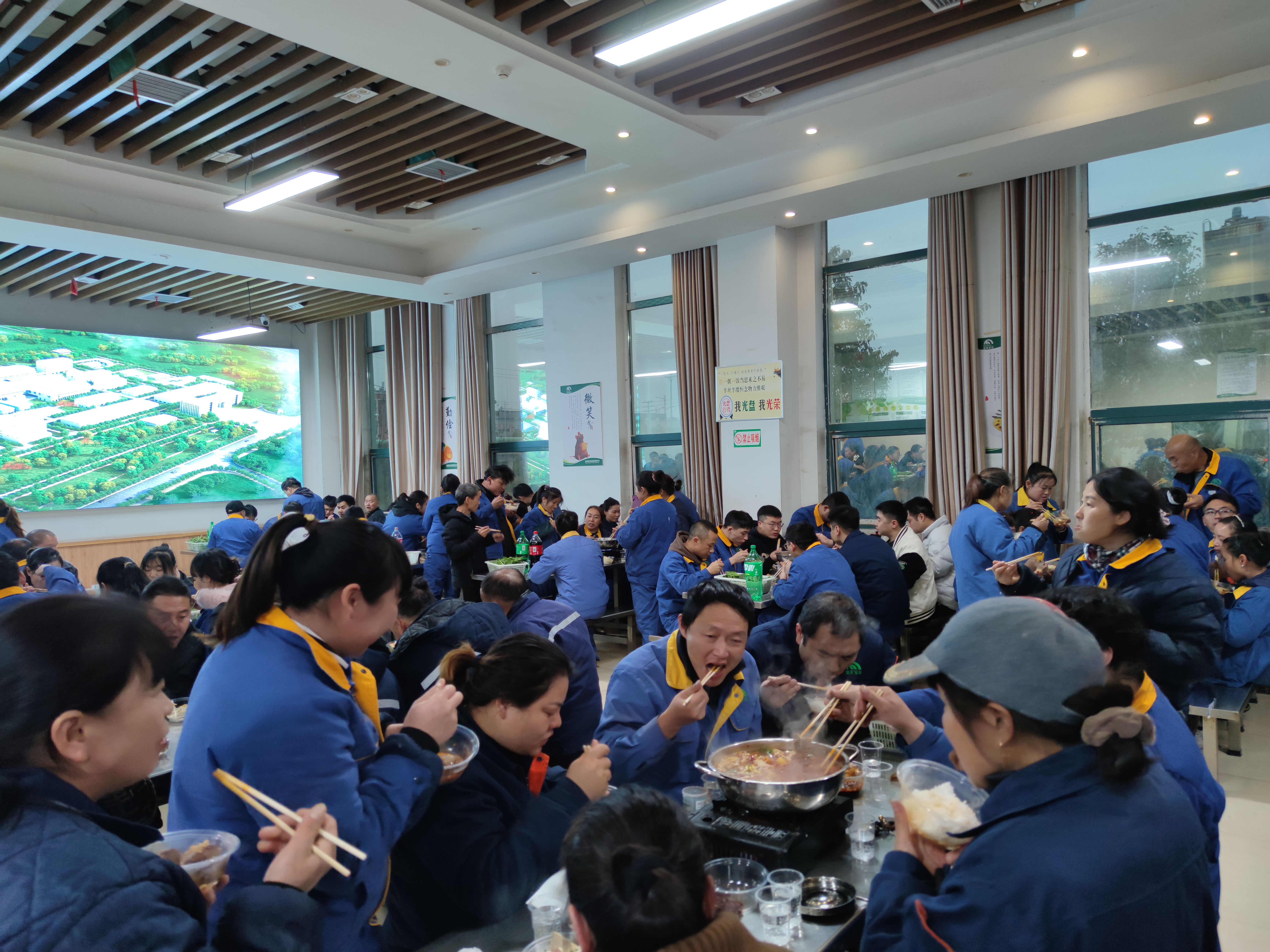 情暖冬至 共品民俗——能礦錳業開展“包餃子、吃羊肉”民俗活動