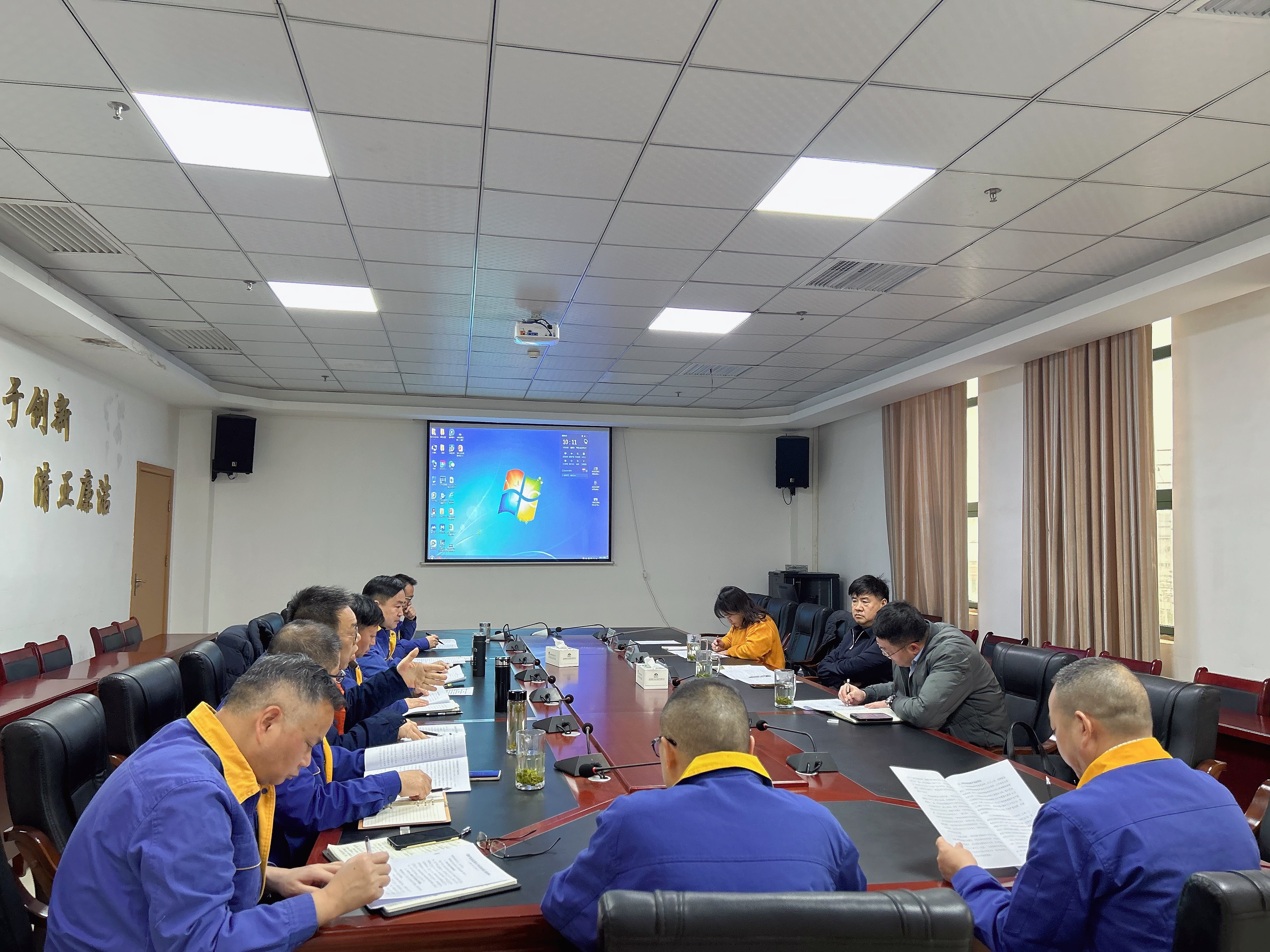 集團黨委書記、董事長趙震海到能礦錳業調研