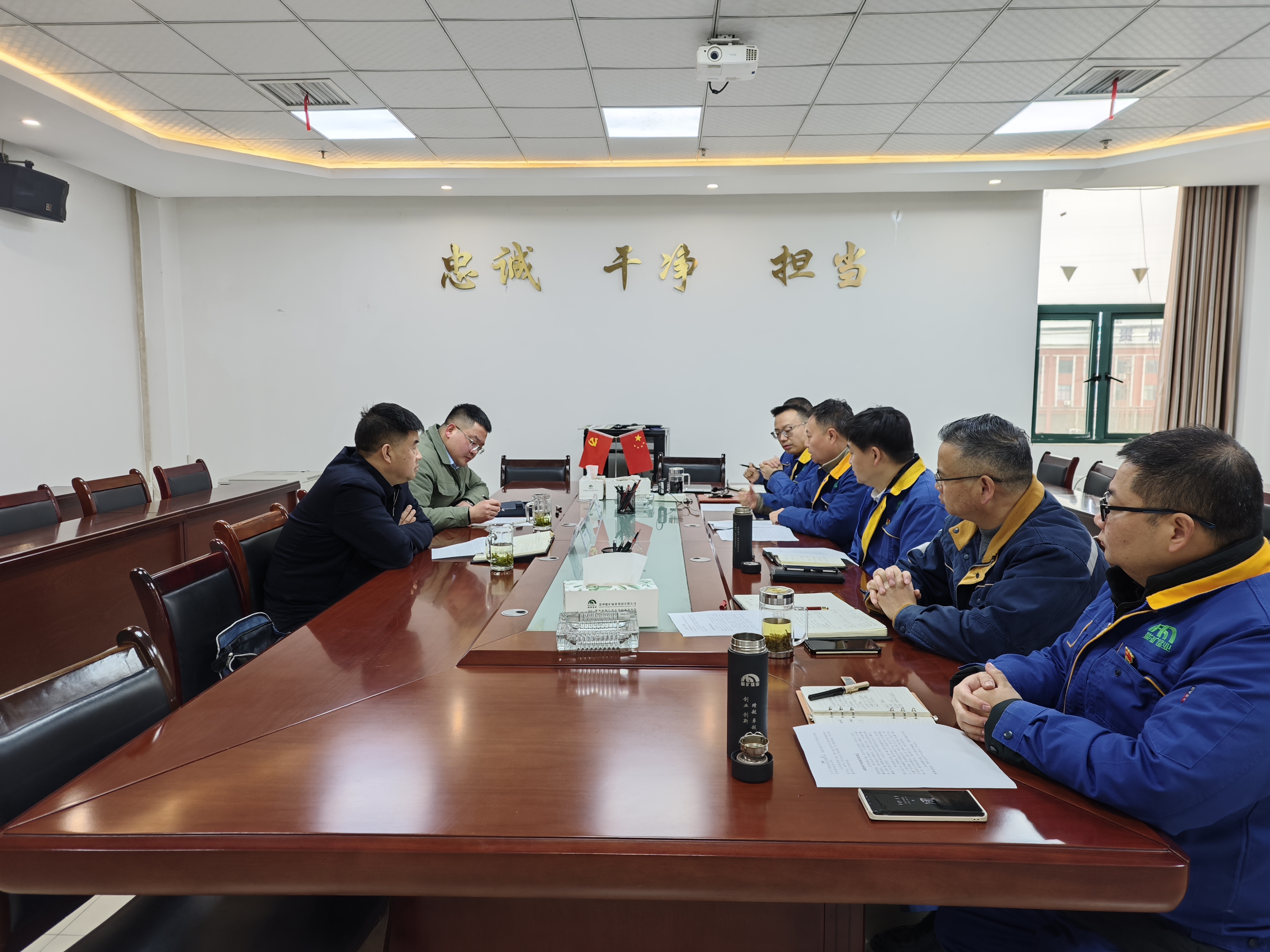 集團黨委書記、董事長趙震海到能礦錳業調研  