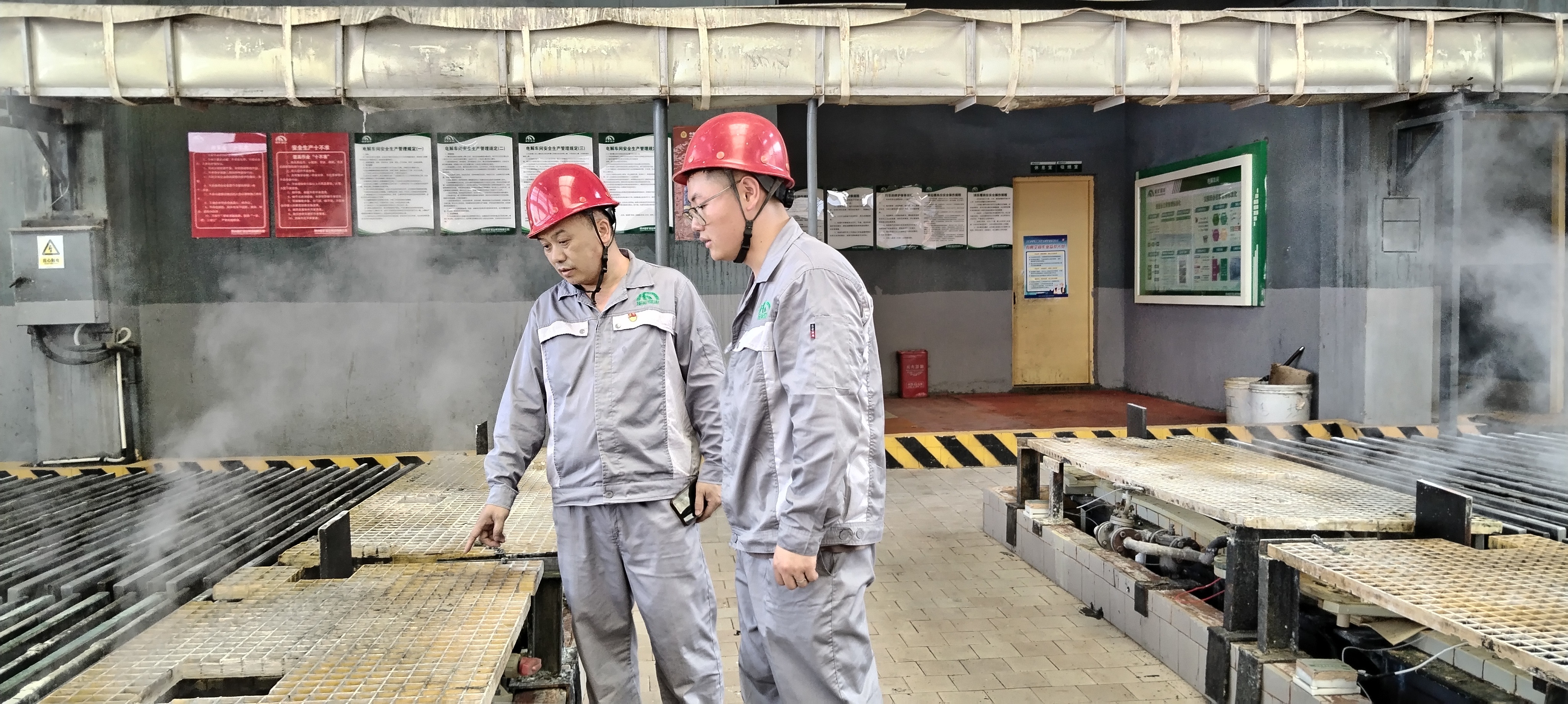 吳大拿的“摳門”與“大方”——記西南能礦集團“模范黨員”吳玉明