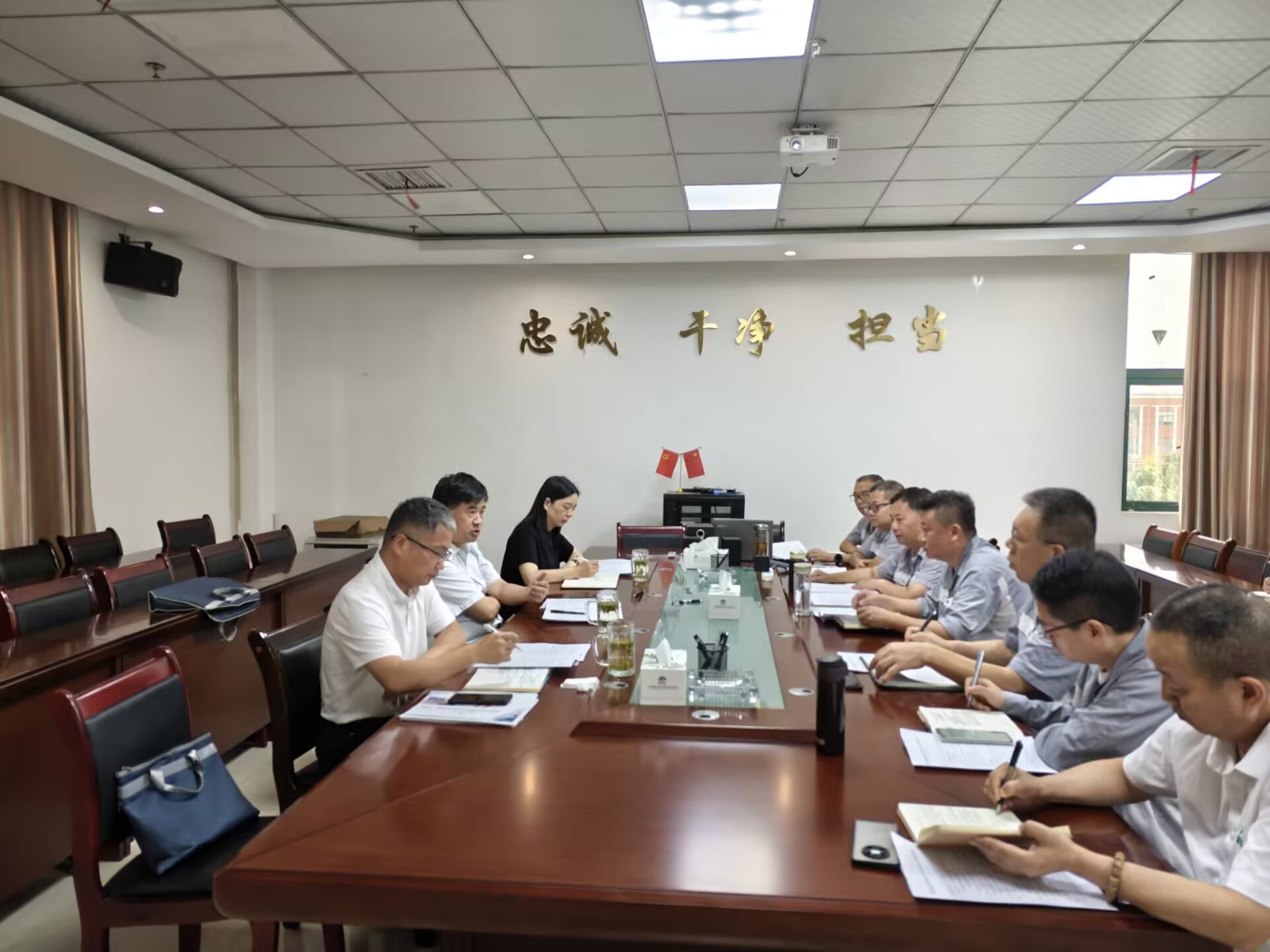 集團黨委書記、董事長、總經理趙震海到能礦錳業調研生產經營、招商引戰等工作