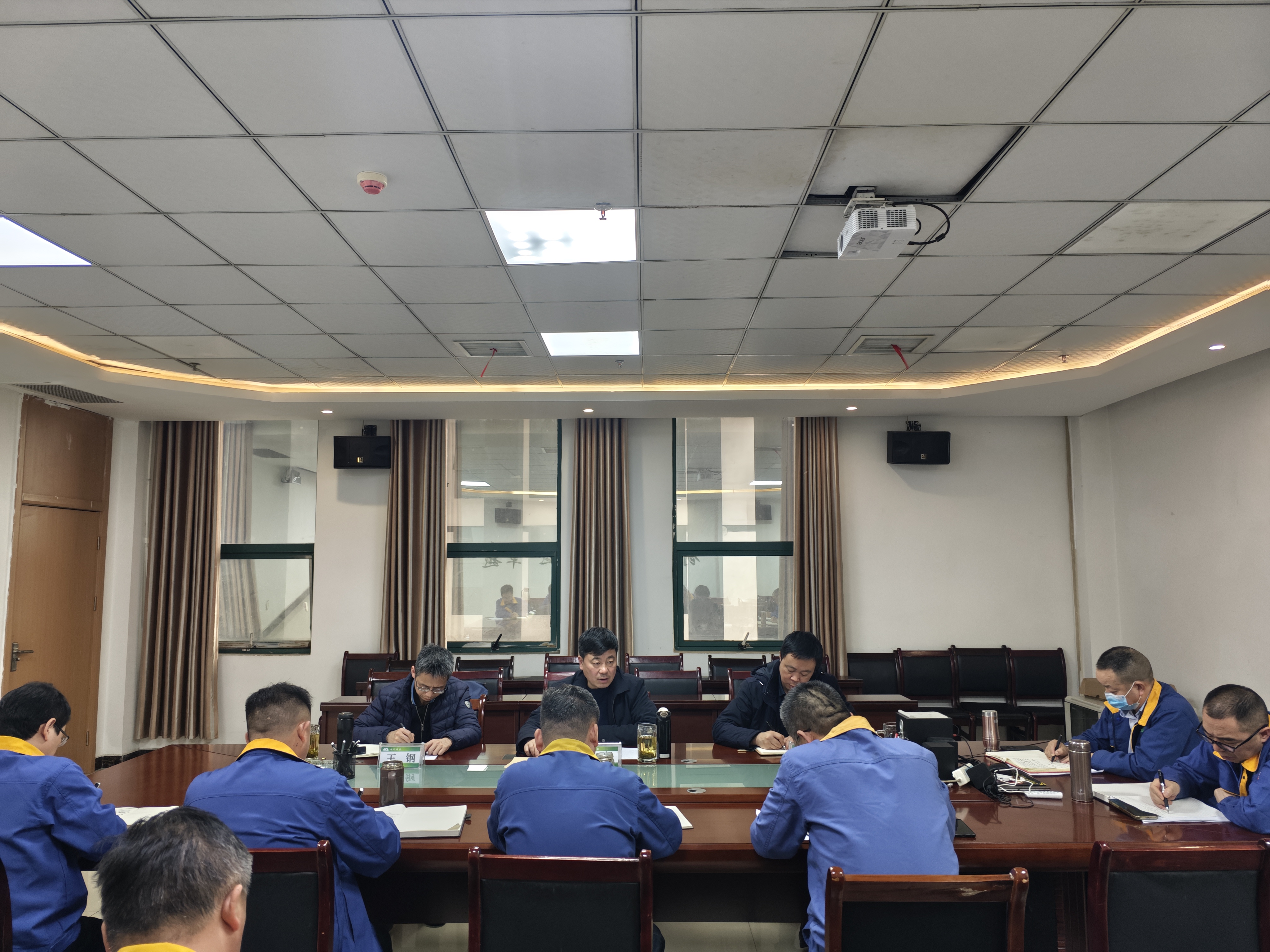 集團黨委委員、副總經理李凱一行到能礦錳業調研